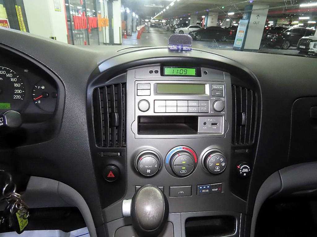 HYUNDAI Starex - Vista 11