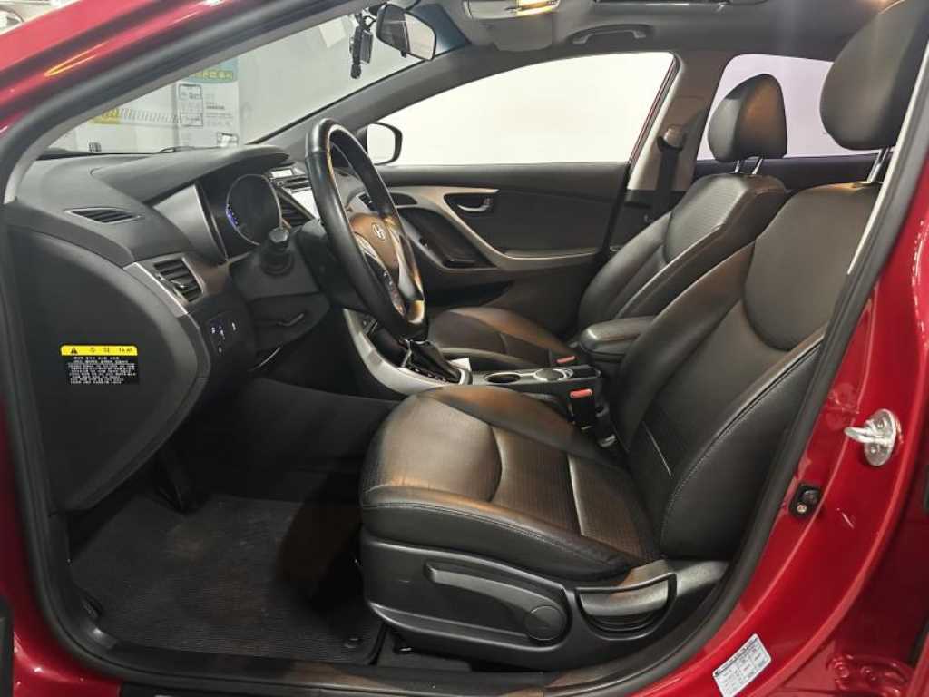 HYUNDAI Avante - Vista 11