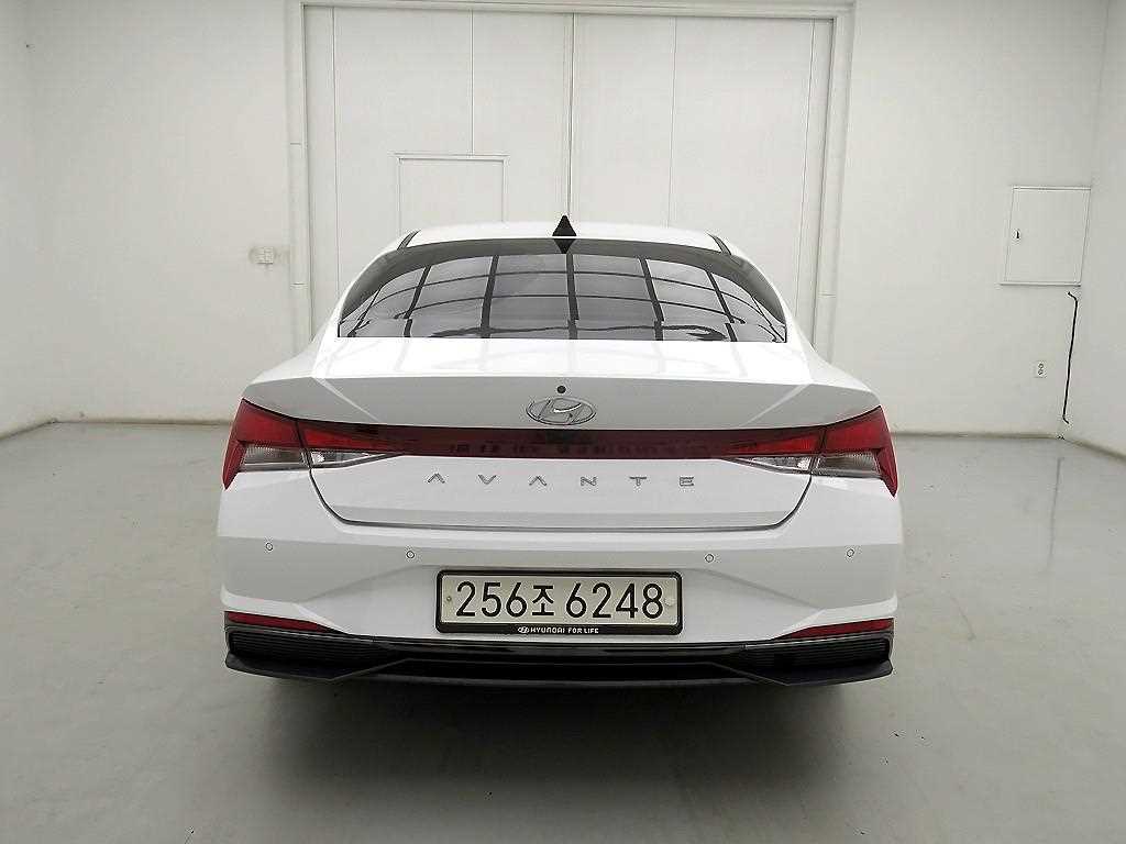 HYUNDAI Avante - Vista 3