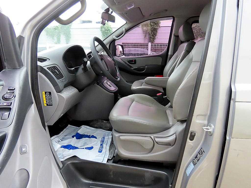 HYUNDAI Starex - Vista 6