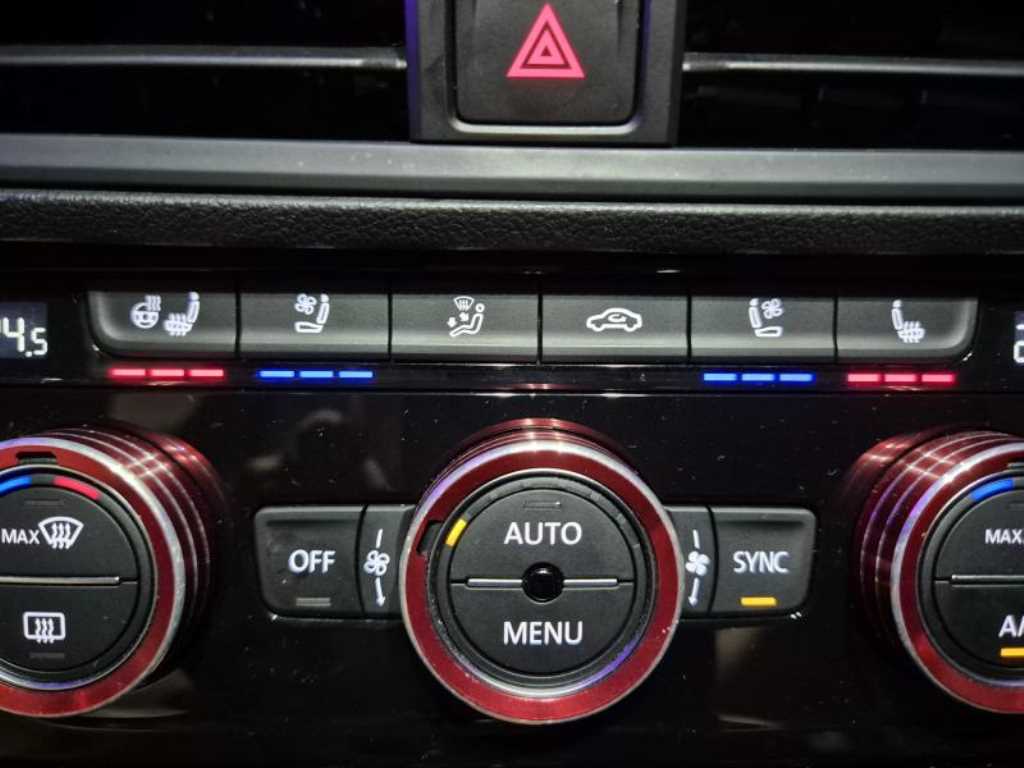 Volkswagen Jetta - Vista 12