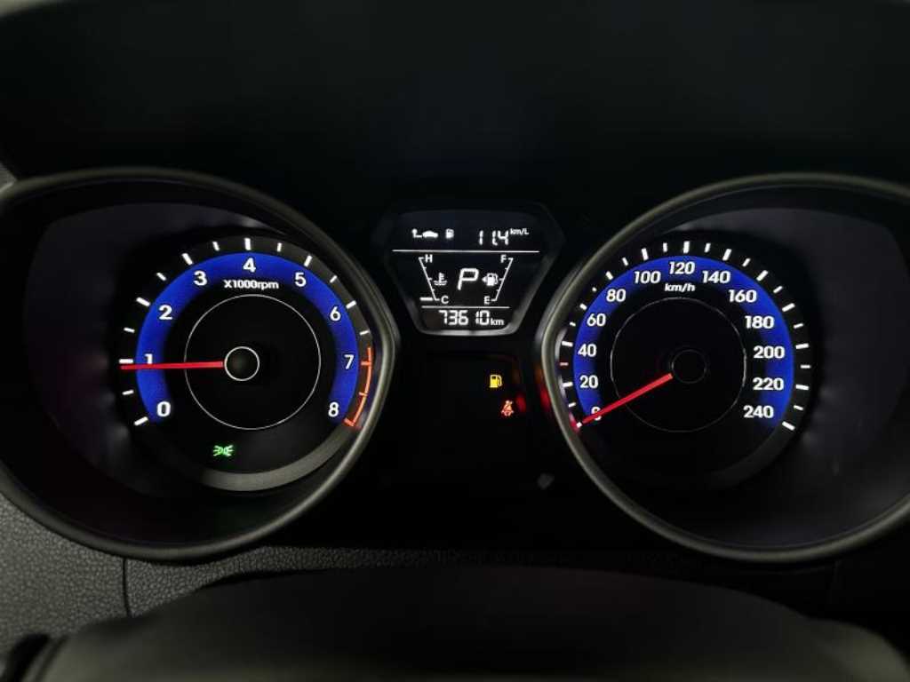 HYUNDAI Avante - Vista 9