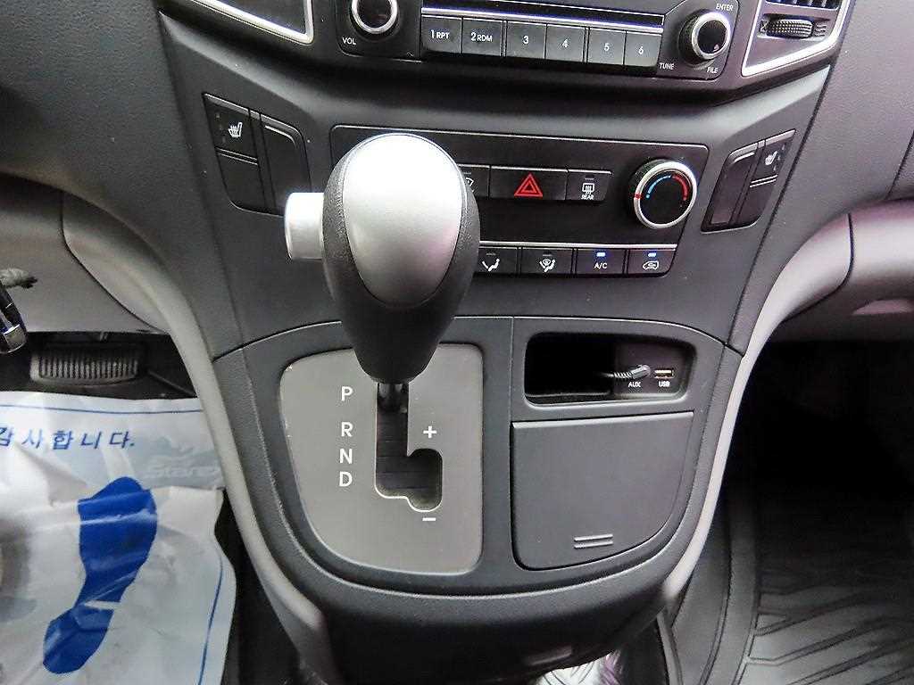 HYUNDAI Starex - Vista 11