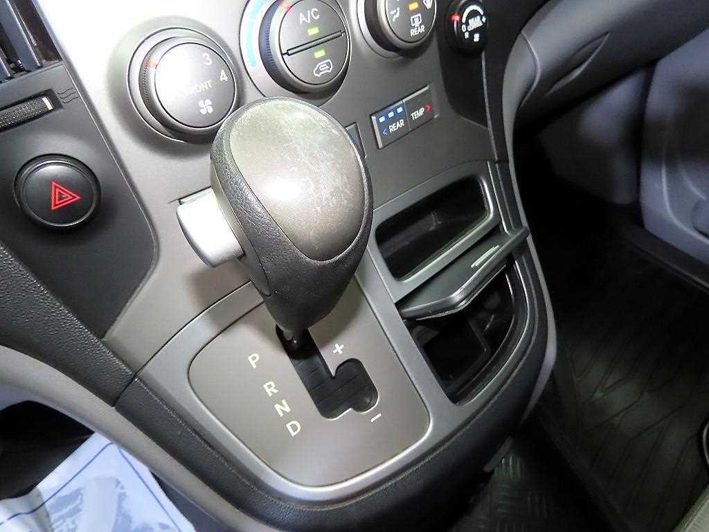 HYUNDAI Starex - Vista 12