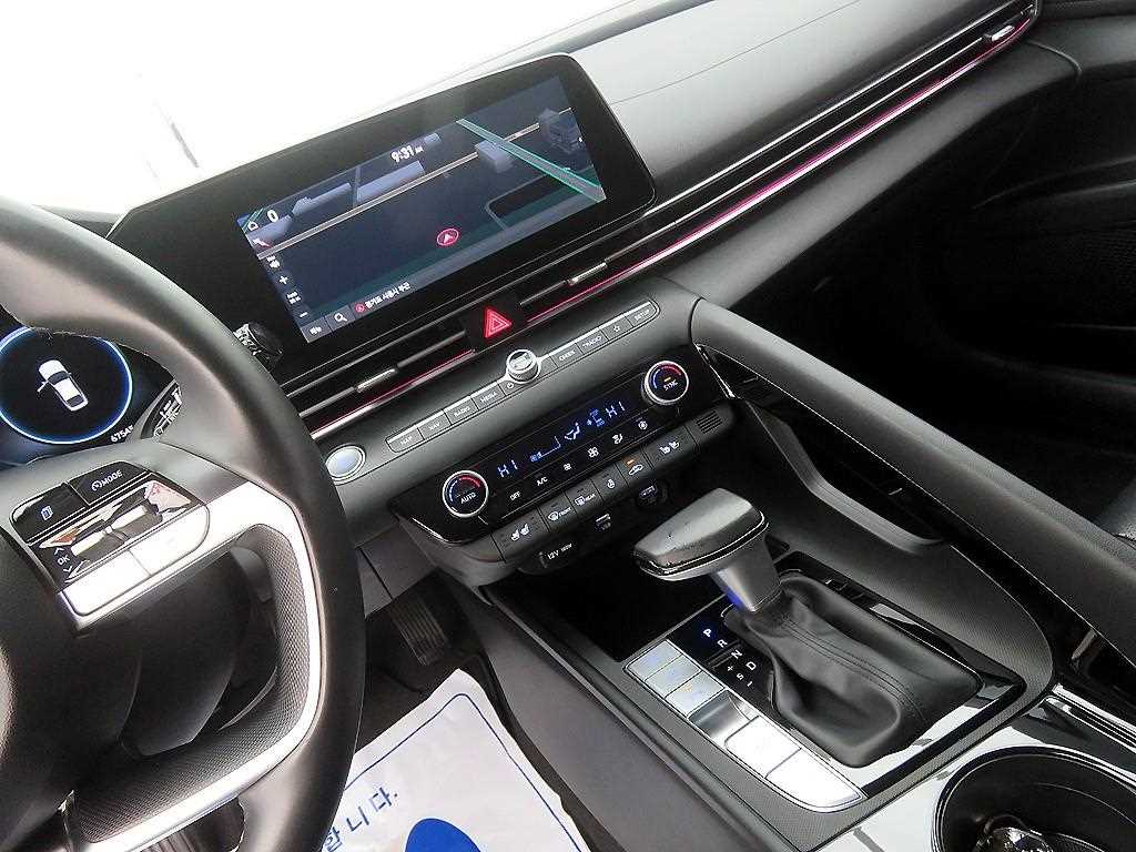 HYUNDAI Avante - Vista 10