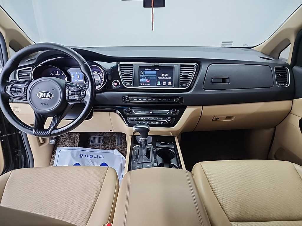 KIA Carnival - Vista 7