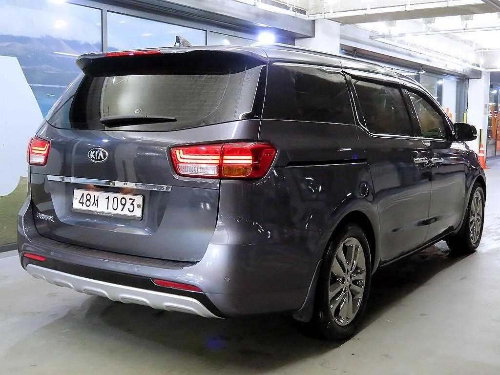 KIA Carnival - Vista 4
