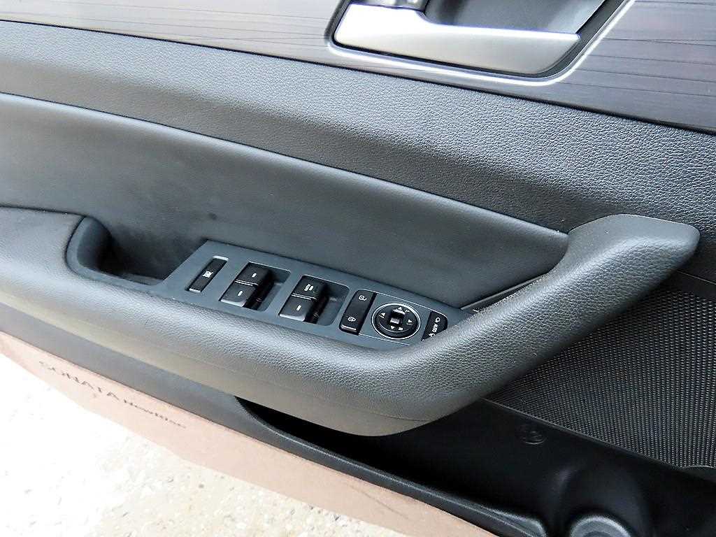 HYUNDAI Sonata - Vista 11