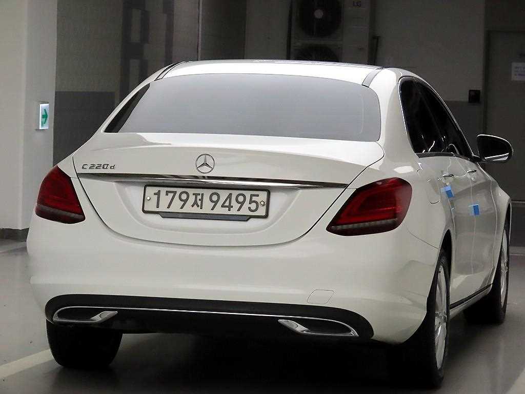 Mercedes Benz C Class - Vista 4