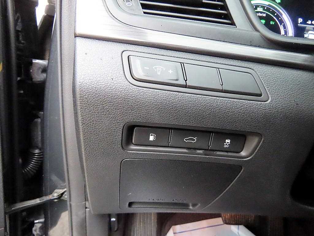 HYUNDAI Sonata - Vista 12