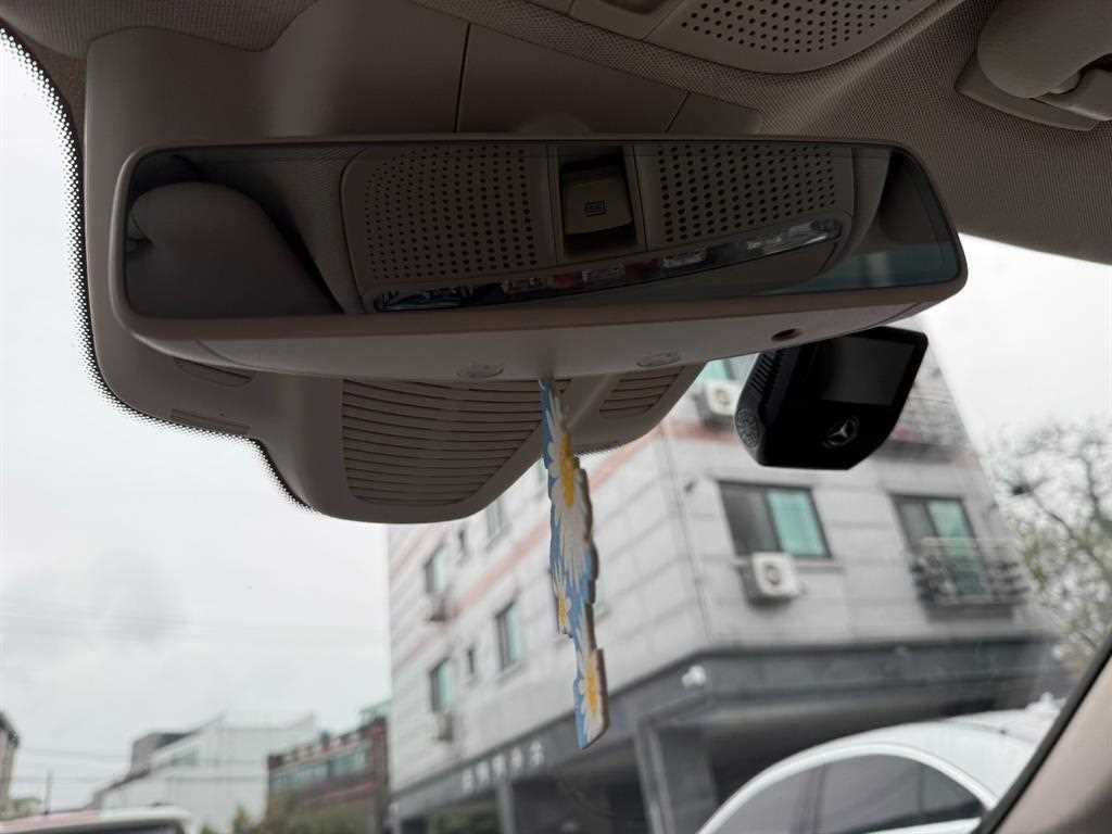 Mercedes Benz E class - Vista 9