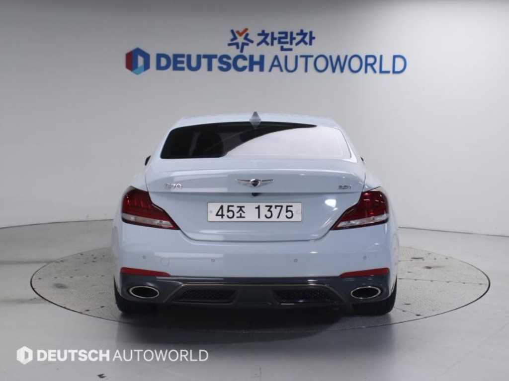 Genesis G70 - Vista 4