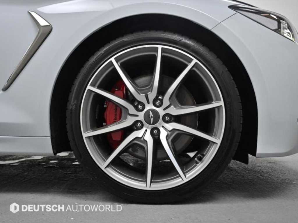 Genesis G70 - Vista 5