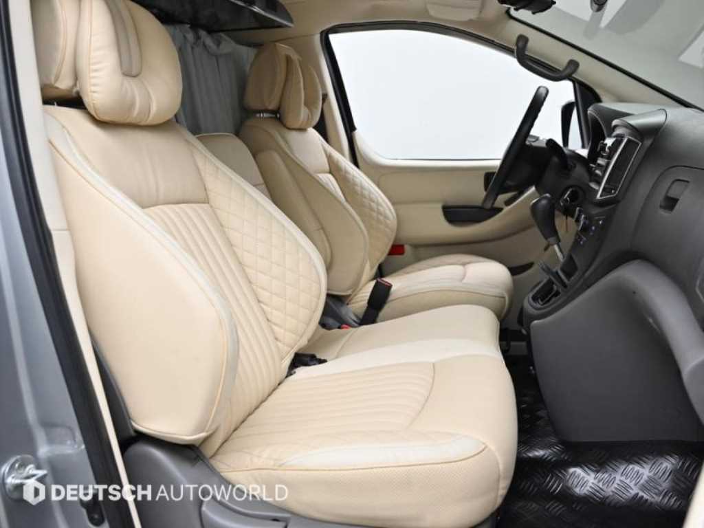 HYUNDAI Starex - Vista 10