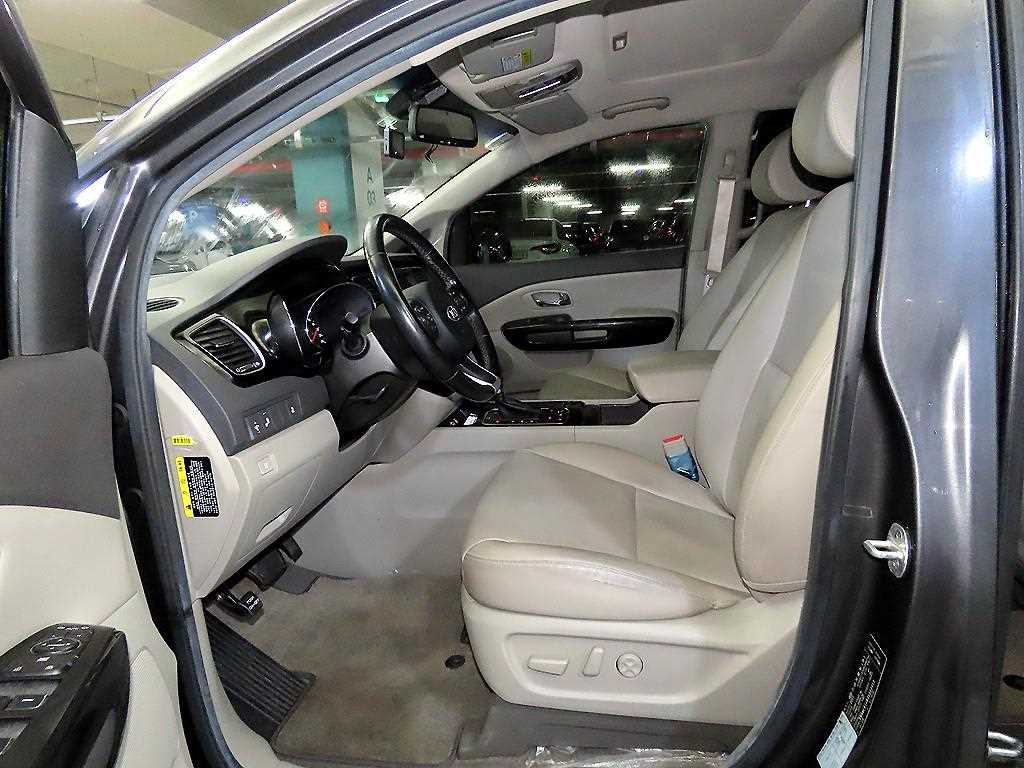 KIA Carnival - Vista 6