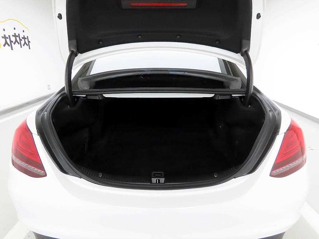 Mercedes Benz C Class - Vista 5