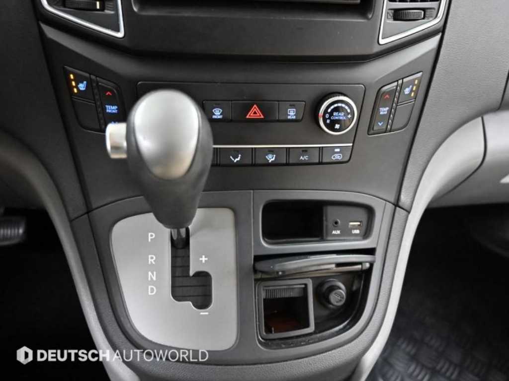 HYUNDAI Starex - Vista 9