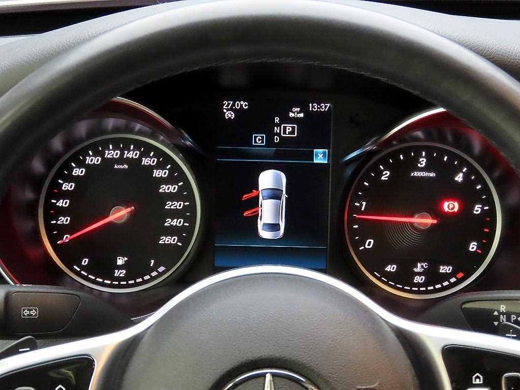 Mercedes Benz C Class - Vista 6