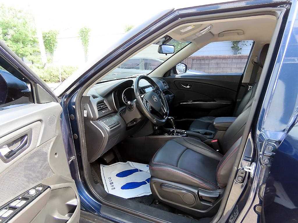 Ssangyong Tivoli - Vista 5