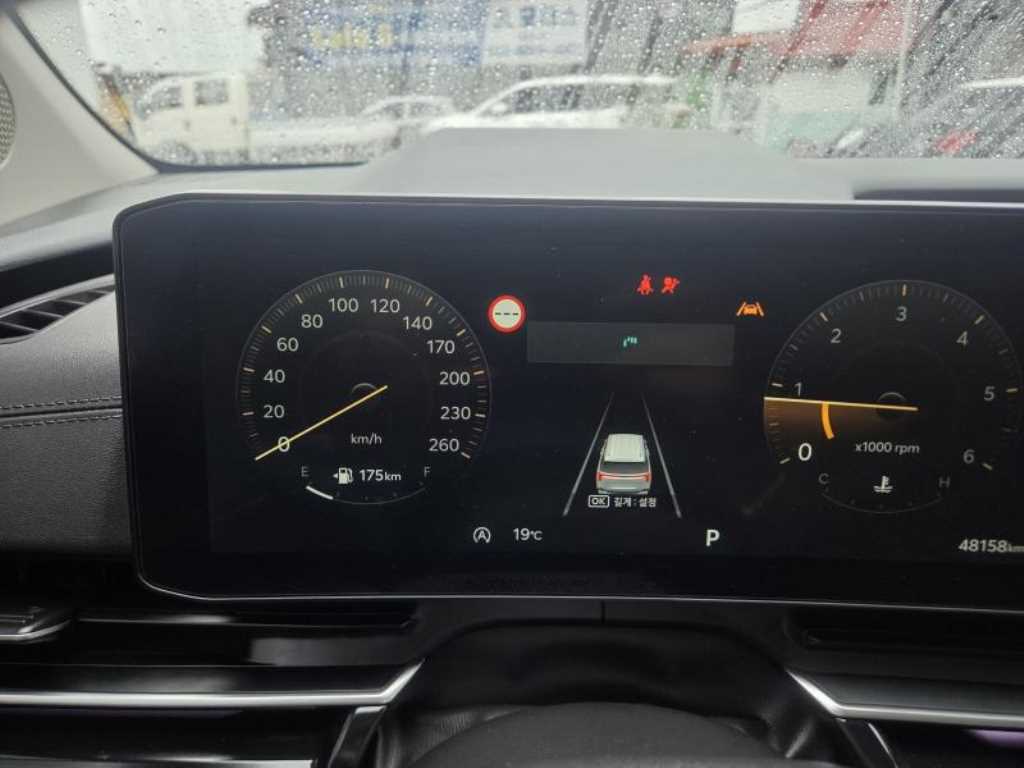 KIA Carnival - Vista 5