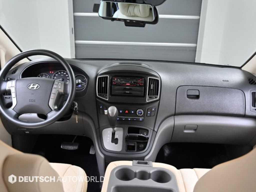 HYUNDAI Starex - Vista 7