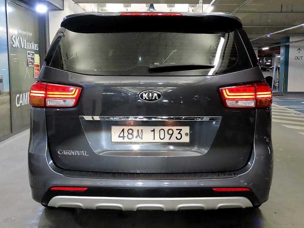KIA Carnival - Vista 5