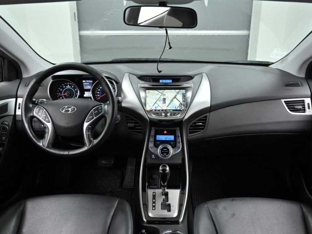 HYUNDAI Avante - Vista 7