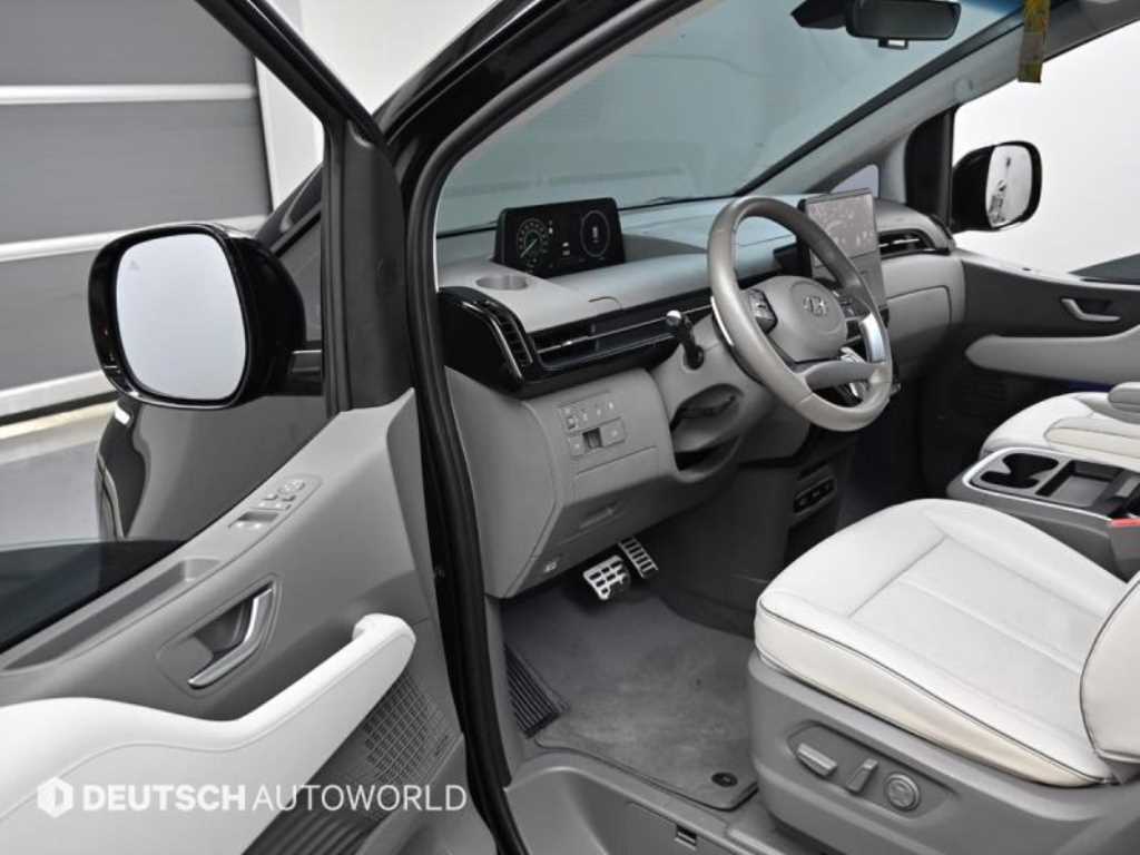 HYUNDAI Staria - Vista 11