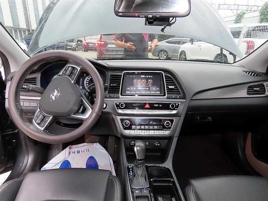 HYUNDAI Sonata - Vista 7