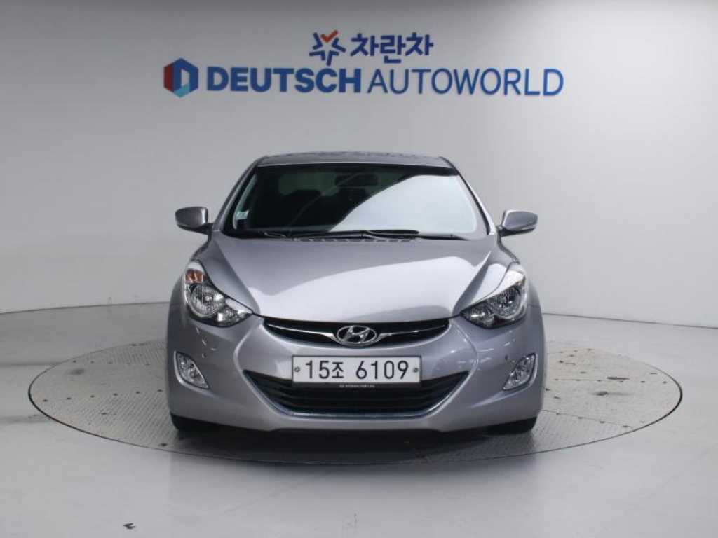 HYUNDAI Avante - Vista 3