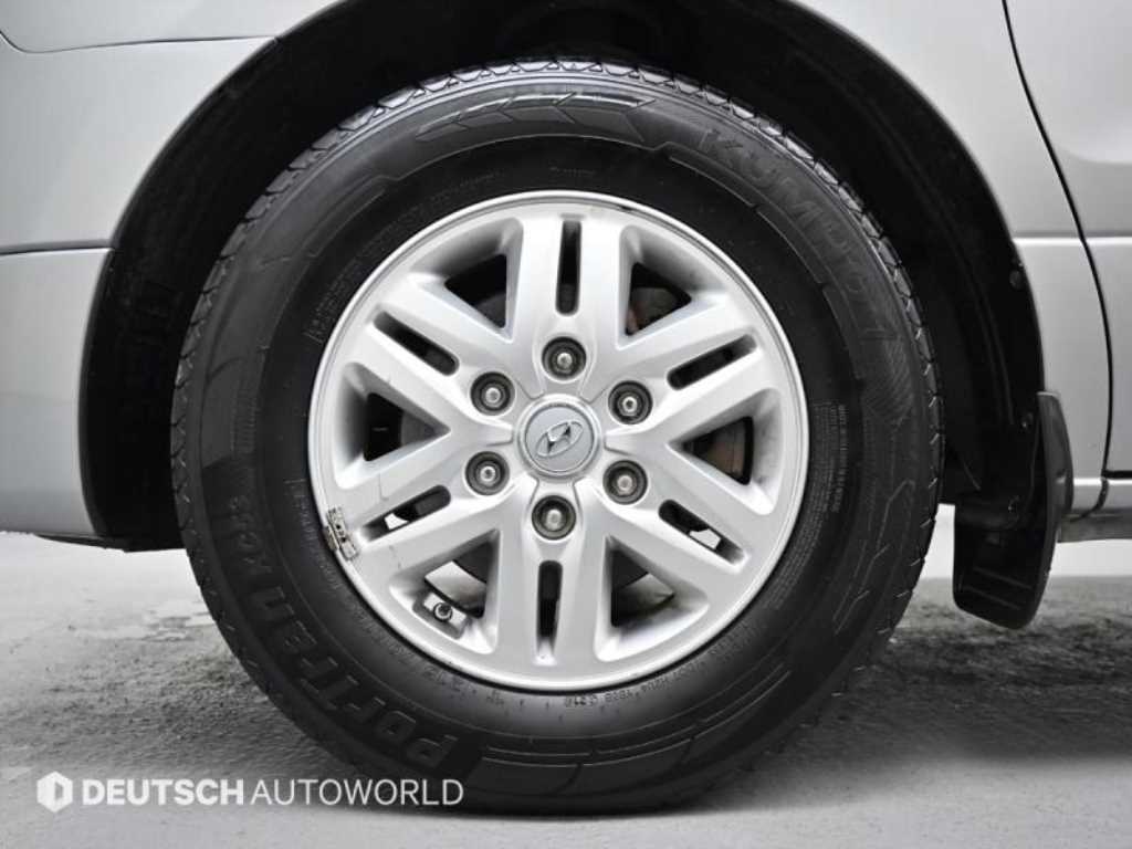 HYUNDAI Starex - Vista 5