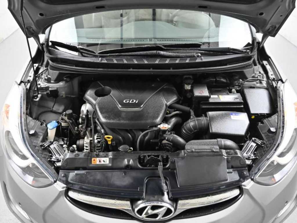 HYUNDAI Avante - Vista 6