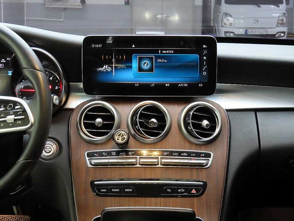 Mercedes Benz C Class - Vista 9