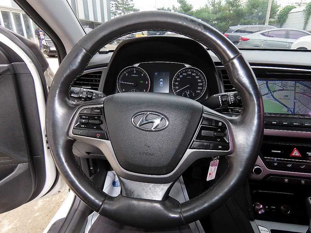 HYUNDAI Avante - Vista 8