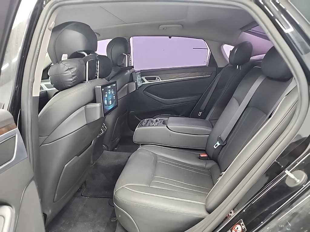 HYUNDAI Genesis - Vista 11