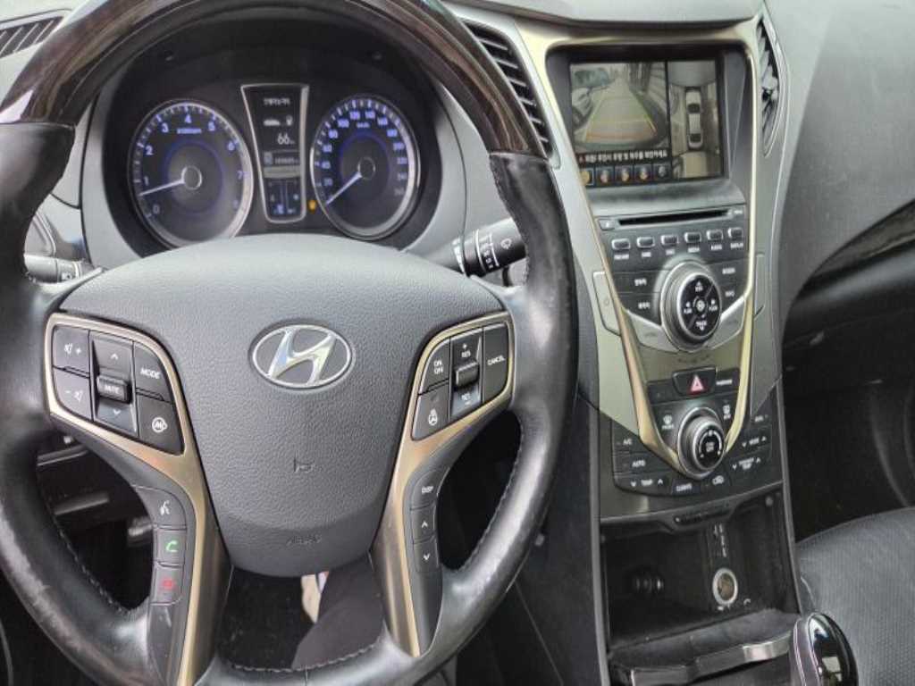 HYUNDAI Grandeur - Vista 5