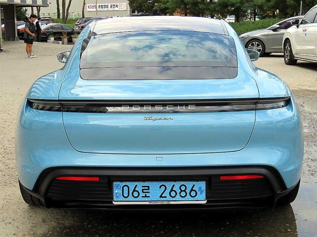 Porsche Taycan - Vista 4