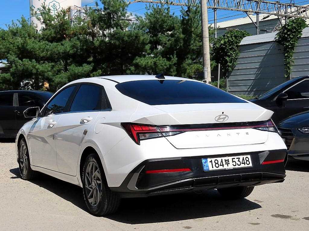 HYUNDAI Avante - Vista 3