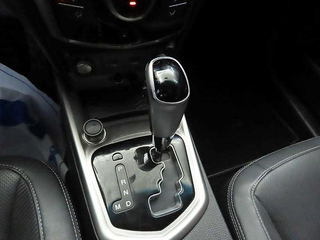 Ssangyong Tivoli - Vista 12