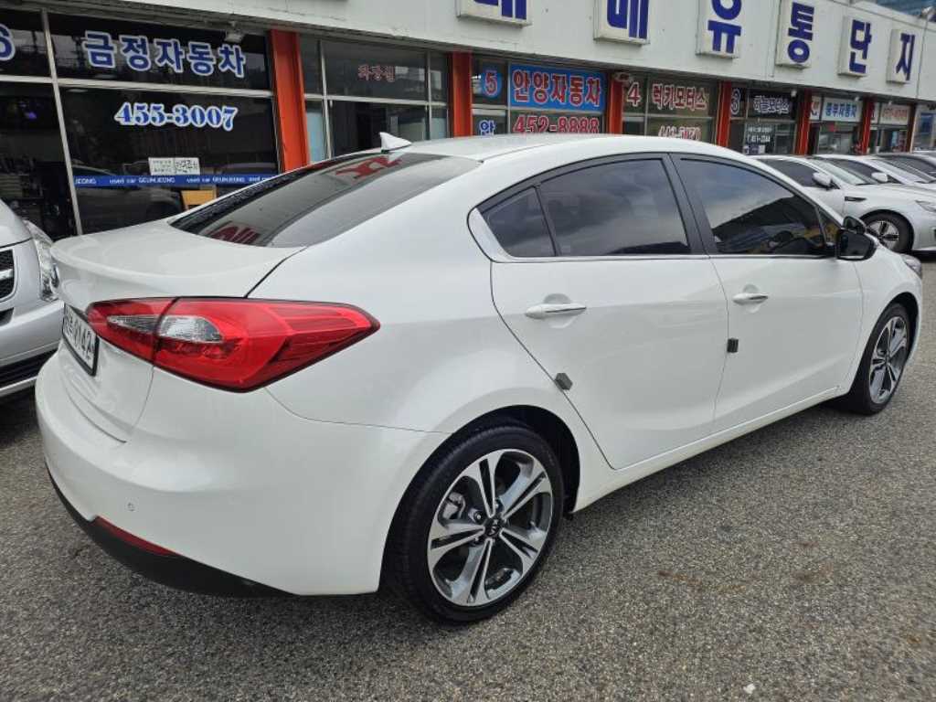 KIA K3 - Vista 5