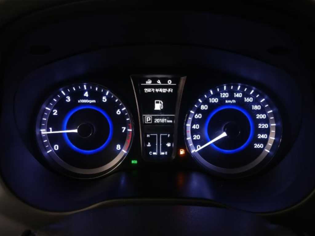 HYUNDAI Grandeur - Vista 10