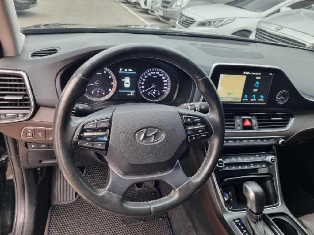 HYUNDAI Grandeur - Vista 12