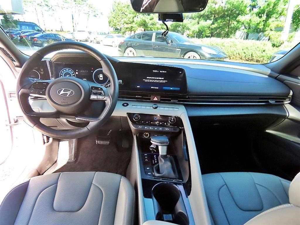 HYUNDAI Avante - Vista 7