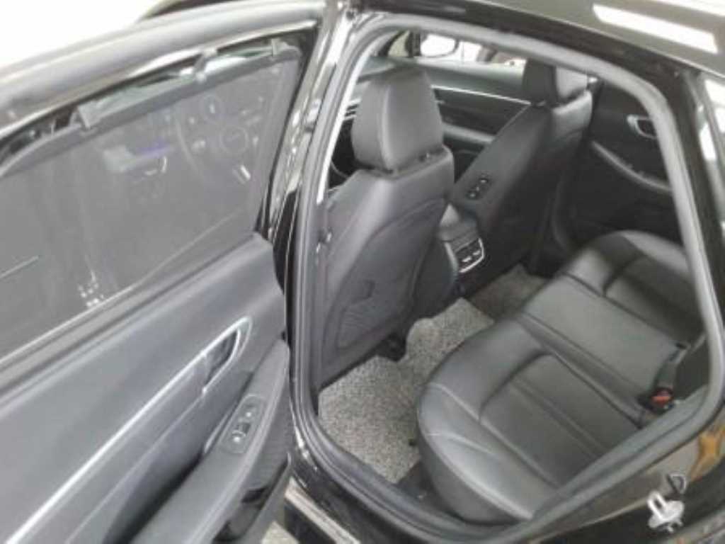 HYUNDAI Sonata - Vista 9