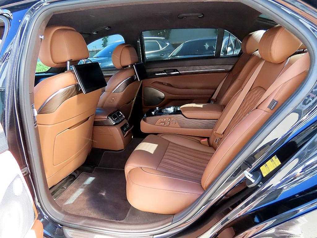 Genesis G90 - Vista 6