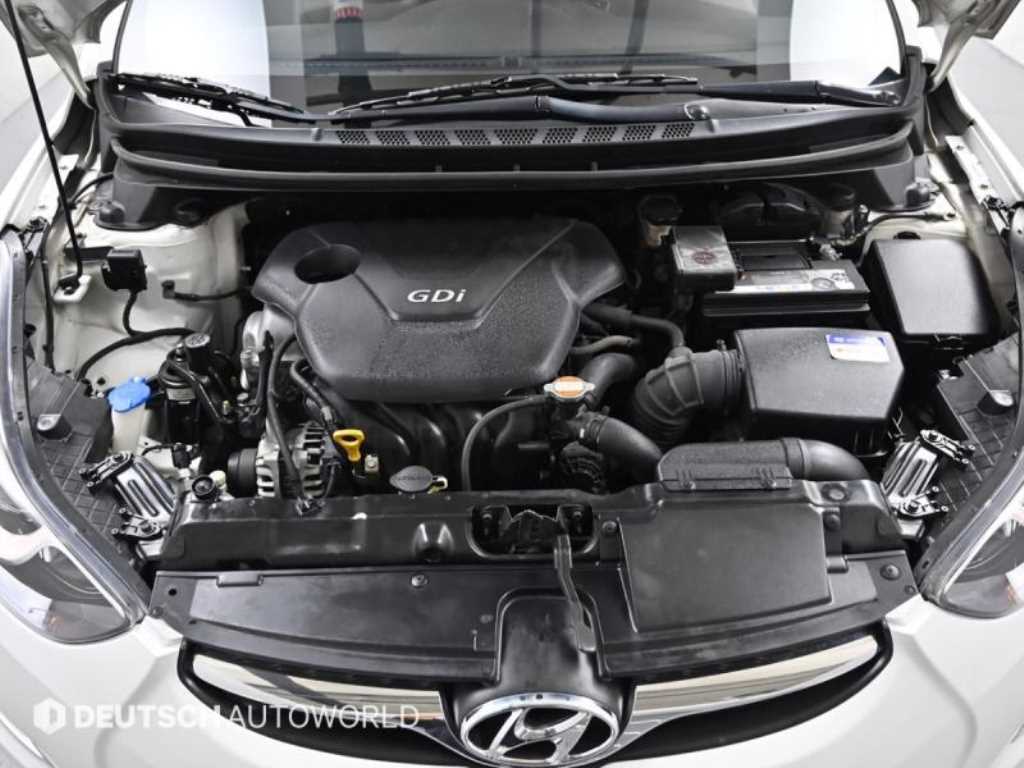 HYUNDAI Avante - Vista 6