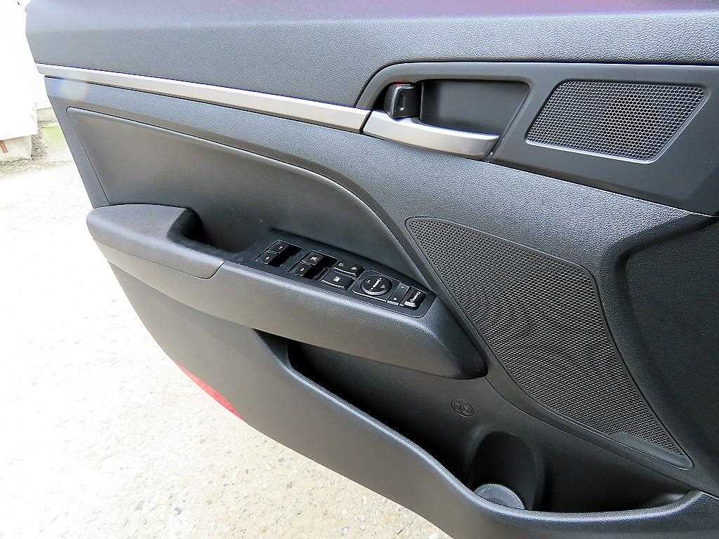 HYUNDAI Avante - Vista 12