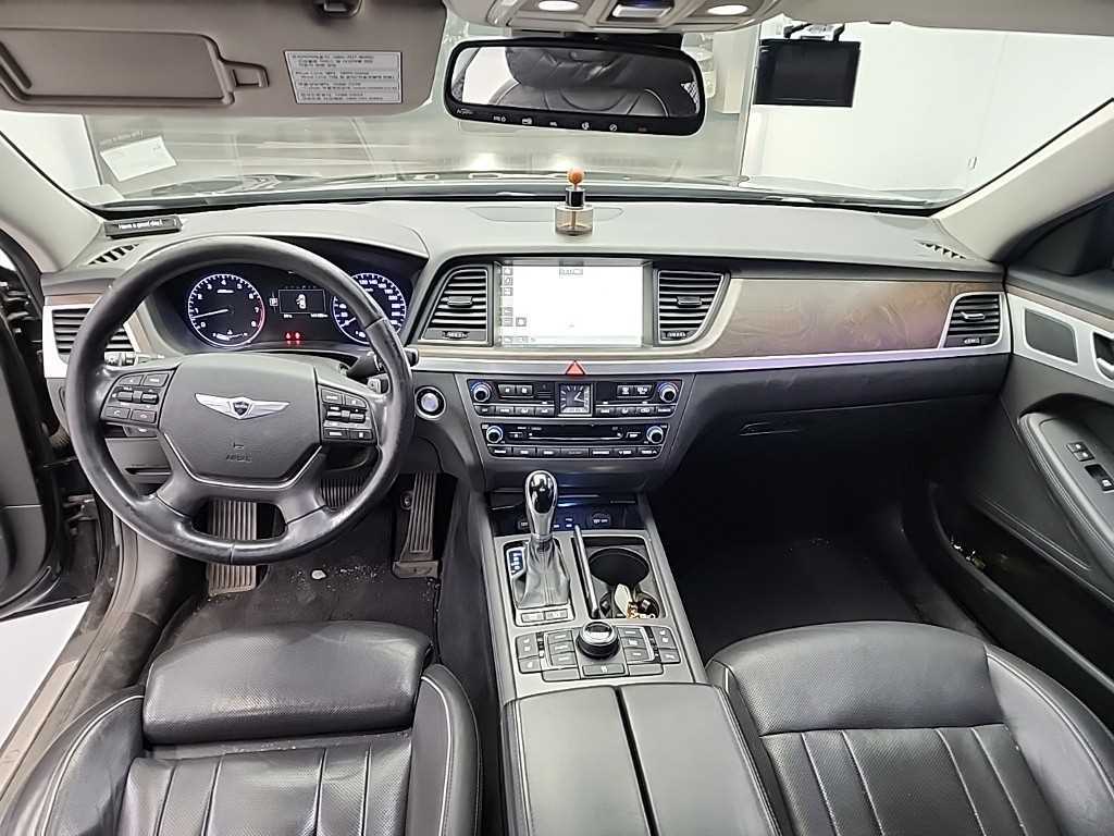 HYUNDAI Genesis - Vista 6