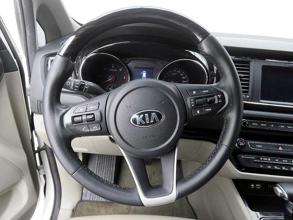 KIA Carnival - Vista 10