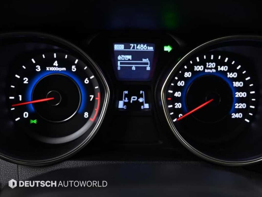 HYUNDAI Avante - Vista 8